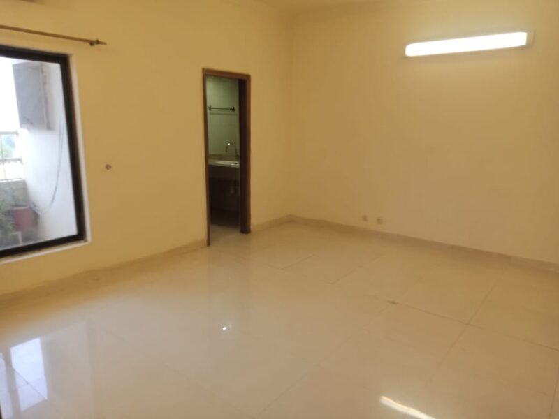 F11 Karakoram 4 bedroom apartment available for rent