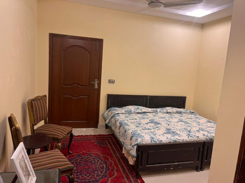 Furnished 2 bedroom apartment in Bahria Town Phase 7 Square Commercial